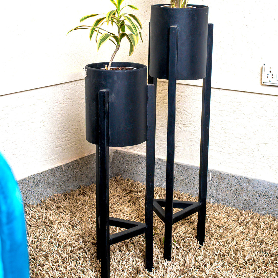 Plant Stand Set - 2-Piece Modern Metal Planter with Tall Metal Stand - Decorative Standing Flower Succulent Pot Holder, Indoor Outdoor Black